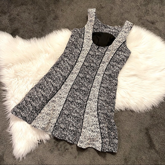 Two-toned knit dress - Picture 2 of 5